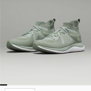 lululemon women shoes size 7